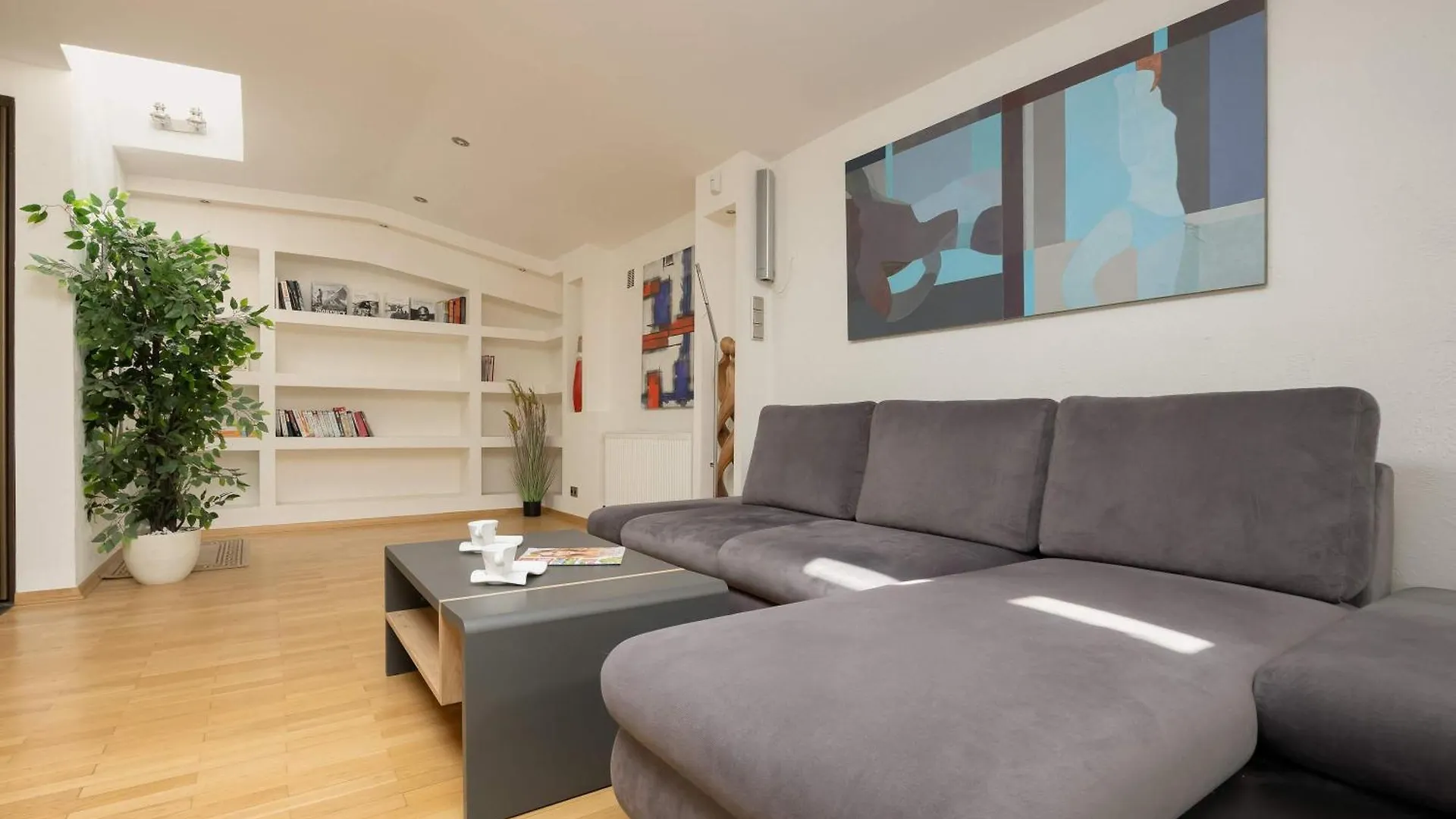 Spacious Two-Bedroom Apartment In The Warsaw City Centre By Noclegi Renters 0*,  Polska